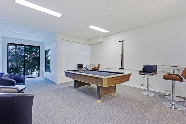 Building Photo - 2600 Overland Ave