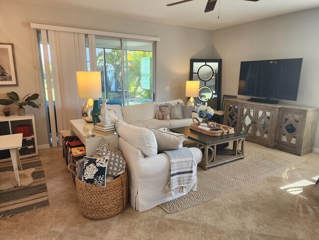 Living Room - 6413 Boxgrove Dr