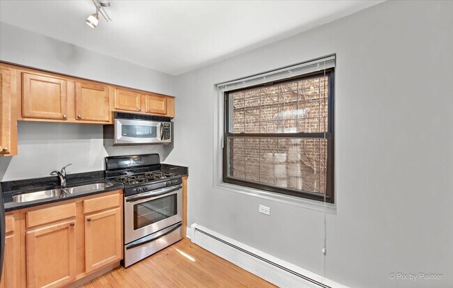 Foto del edificio - 7608 N Rogers Ave