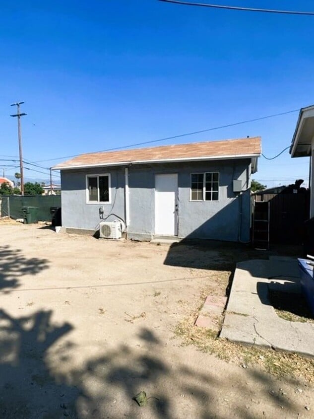 Primary Photo - Charming Studio with Parking and Shed Incl...