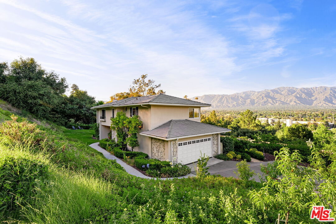 Primary Photo - 1095 Linda Glen Dr