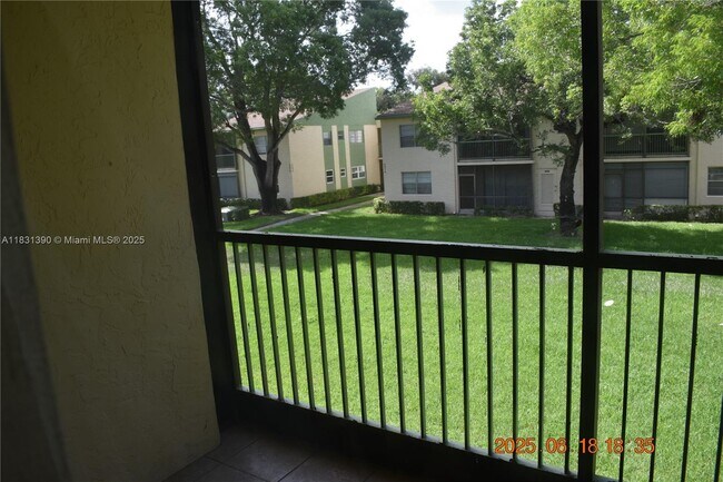 Foto del edificio - 4272 NW 89th Ave