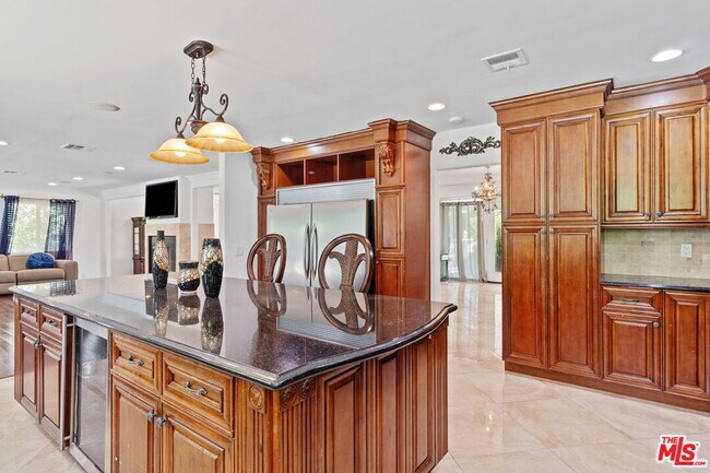 Foto del edificio - 5001 Palomar Dr