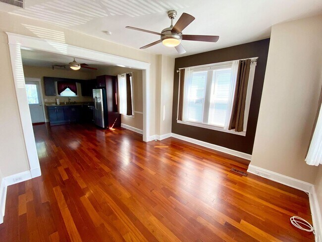 Foto del edificio - Charming 2 Bedroom/1.5 Bathroom Home with Large Backyard in Colgate, Baltimore, MD!