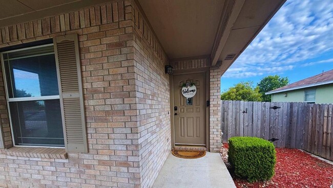 Building Photo - 404 Golden Gate Dr