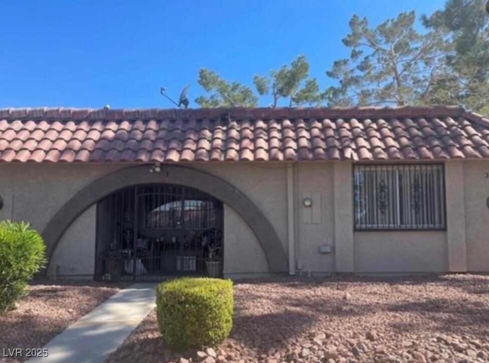 Primary Photo - 3601 Folage Dr