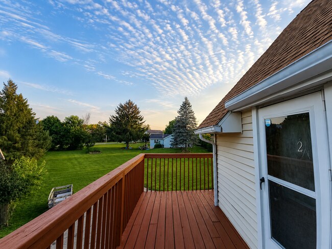 Building Photo - Updated 2BR Upper Duplex with Private Deck | Cross Plains