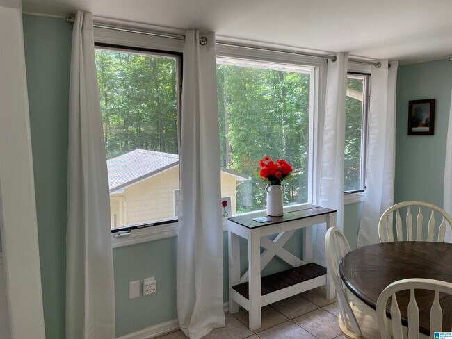 Foto del edificio - 3160 Woodbridge Dr