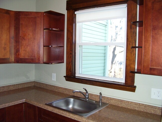 Building Photo - 32 Japonica St