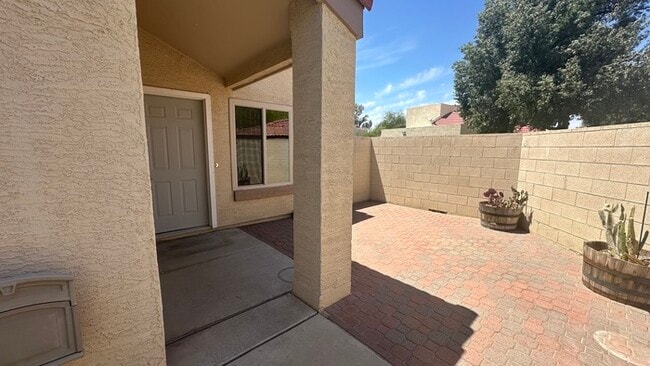 Building Photo - 8847 N 47th Ln