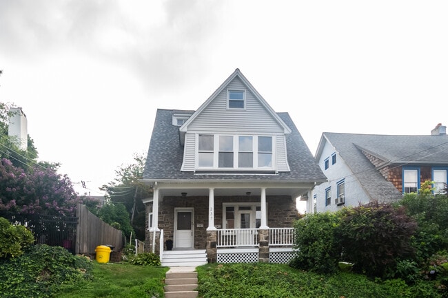 Building Photo - 237 N Essex Ave