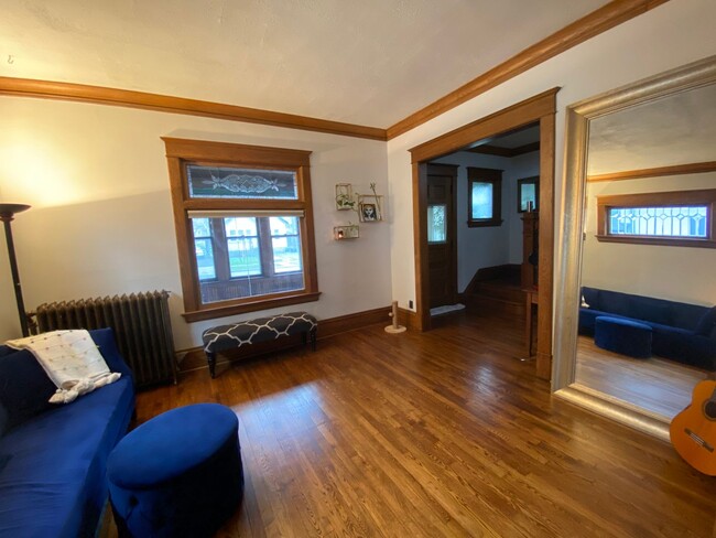 Building Photo - Single Family Home w/ Garage in Daytons Bl...