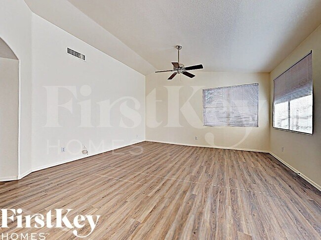 Foto del edificio - 7206 E Lindner Ave