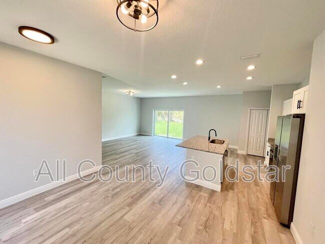 Foto del edificio - 7137 Benson St