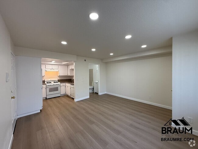 Building Photo - 5245 Riverton Ave