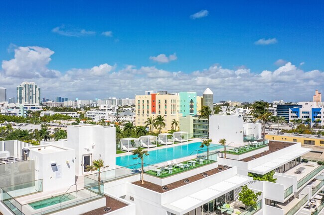 Building Photo - 300 Collins Ave