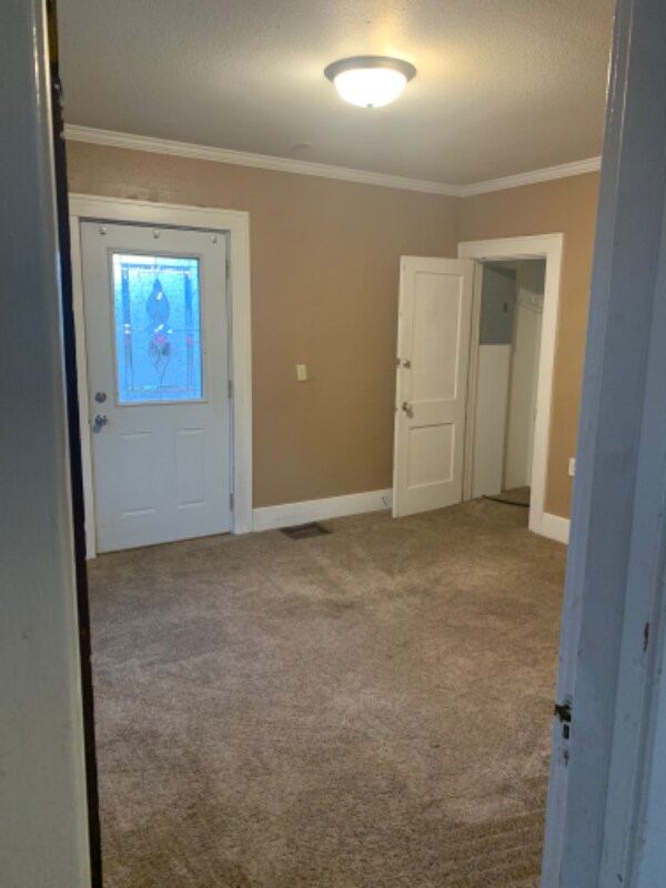 612 E Kemp Ave Unit B, Watertown, SD 57201 Room for Rent in Watertown