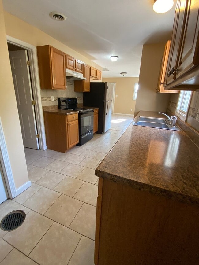Building Photo - 2 Bedroom Home in Mishawaka with Central A...