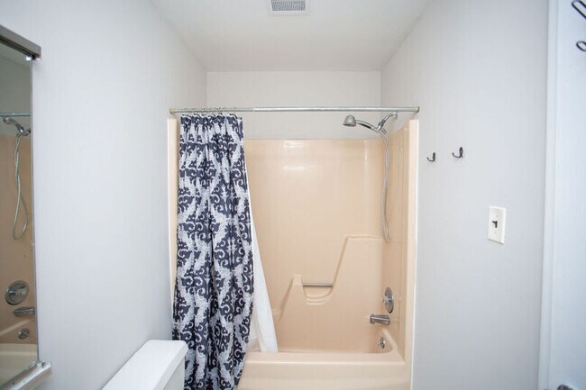 Building Photo - 30 E Daisy Ln