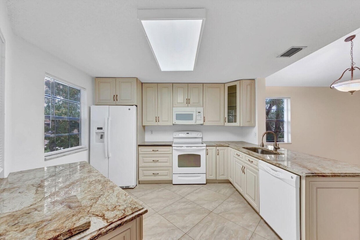 Primary Photo - 6698 Montego Bay Blvd