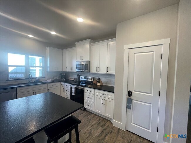 Foto del edificio - 1220 Diamondhead Dr