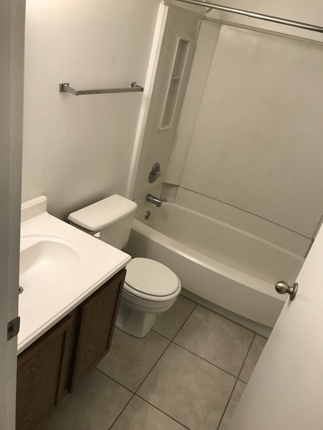 Bath - 9448 Lexington Cir