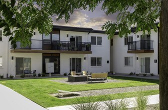 Building Photo - Joshua Tree