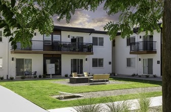 Building Photo - Joshua Tree
