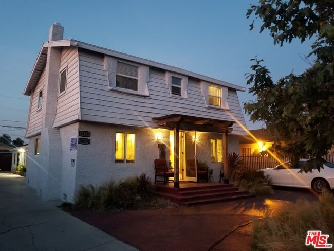 Building Photo - 4827 Saturn St