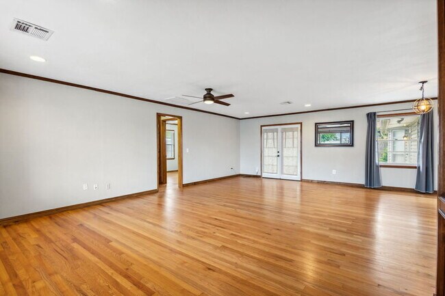 Foto del edificio - 10001 Ridgeview Dr