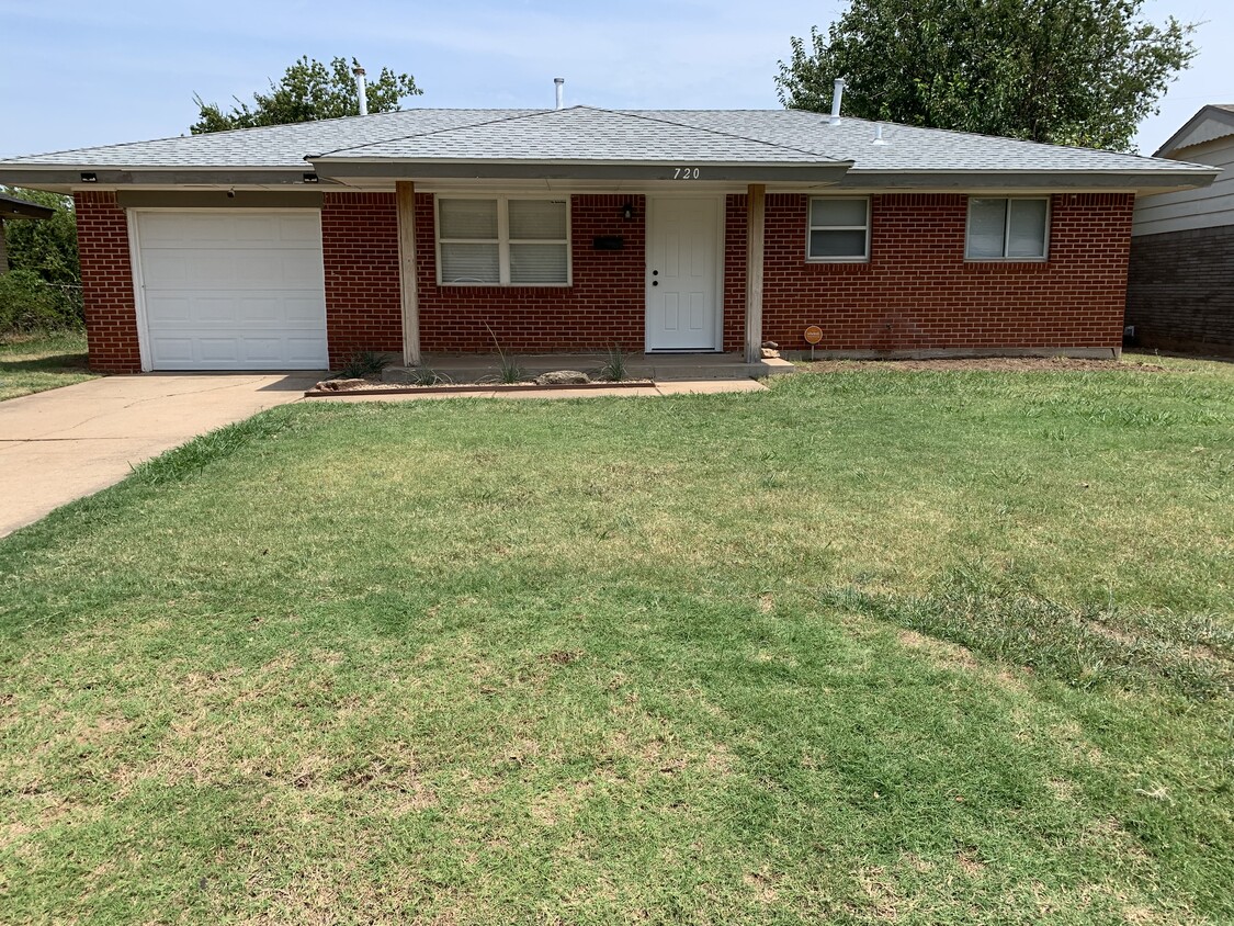 Primary Photo - 720 N Dallas Ave