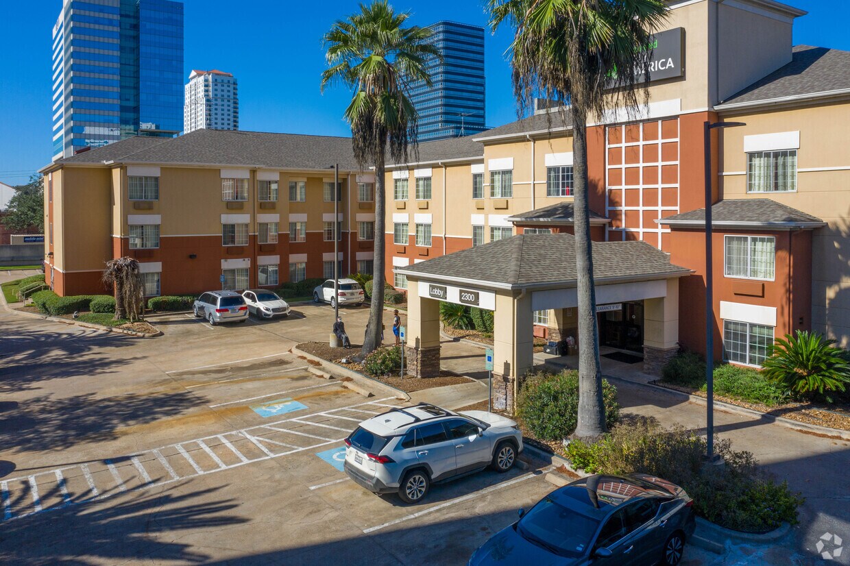 2300 West S, Houston, TX 77027