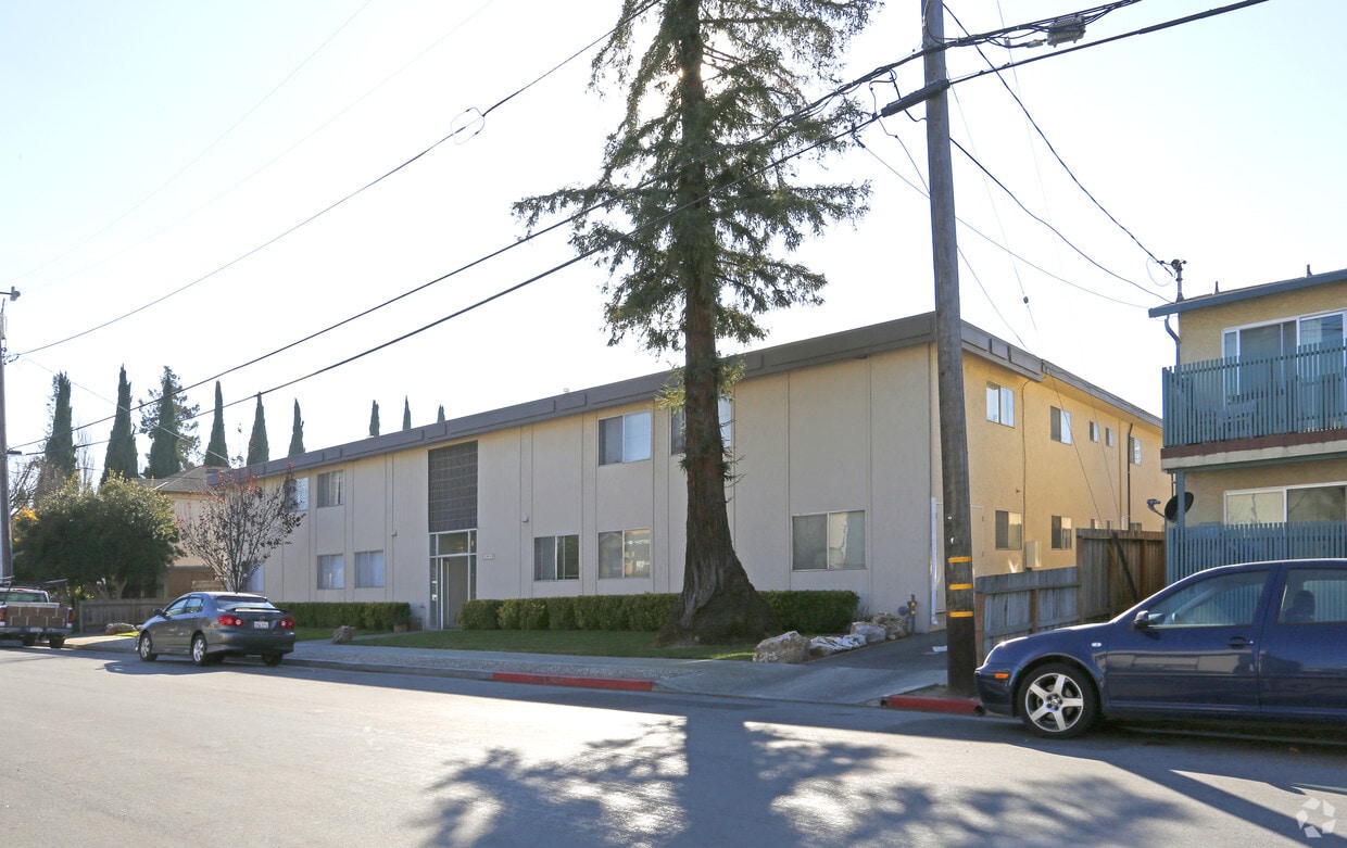 Building Photo - Pebble Creek Apartments