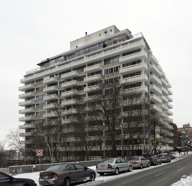 Building Photo - The Horizon Tower