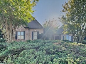 Building Photo - 1350 Lamont Cir