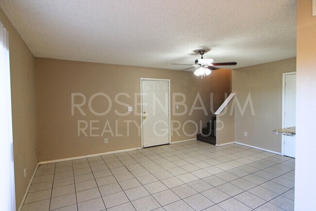 Foto del edificio - Charming 2-bedrooms, 1.5-baths townhome in...