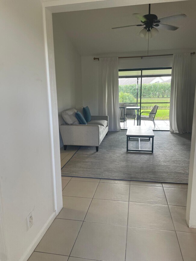 Foto del edificio - 12726 Spinnaker Ln