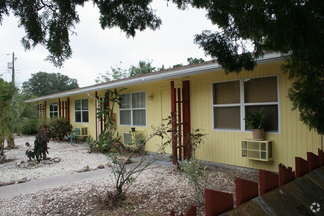 Building Photo - 7524 41st Ave N