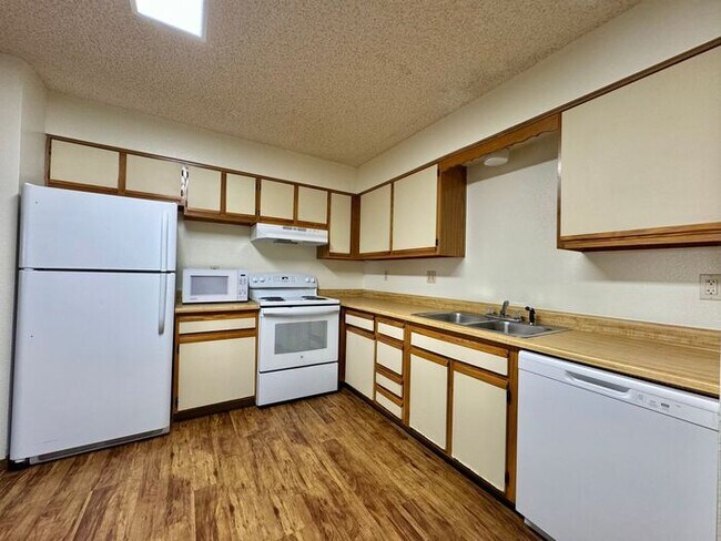 Foto del edificio - Rent includes all utilities except for ele...