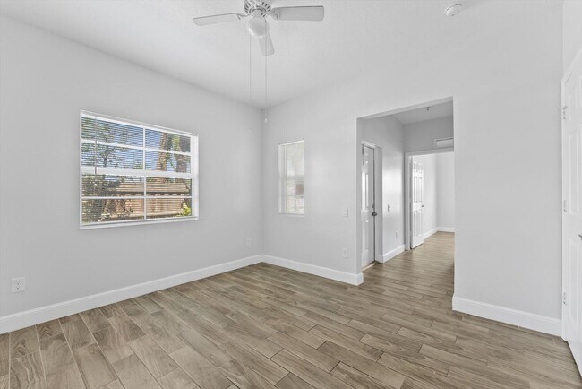 Foto del edificio - 56 W 12th St