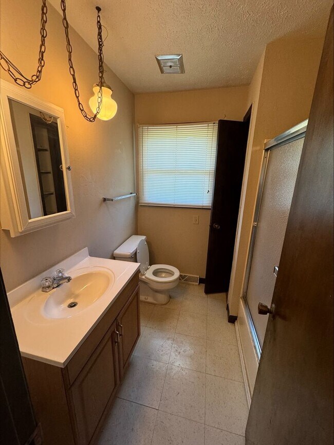 Foto del edificio - 405 E Poos Dr