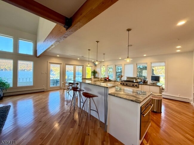 Foto del edificio - 73 Forest Lake Dr