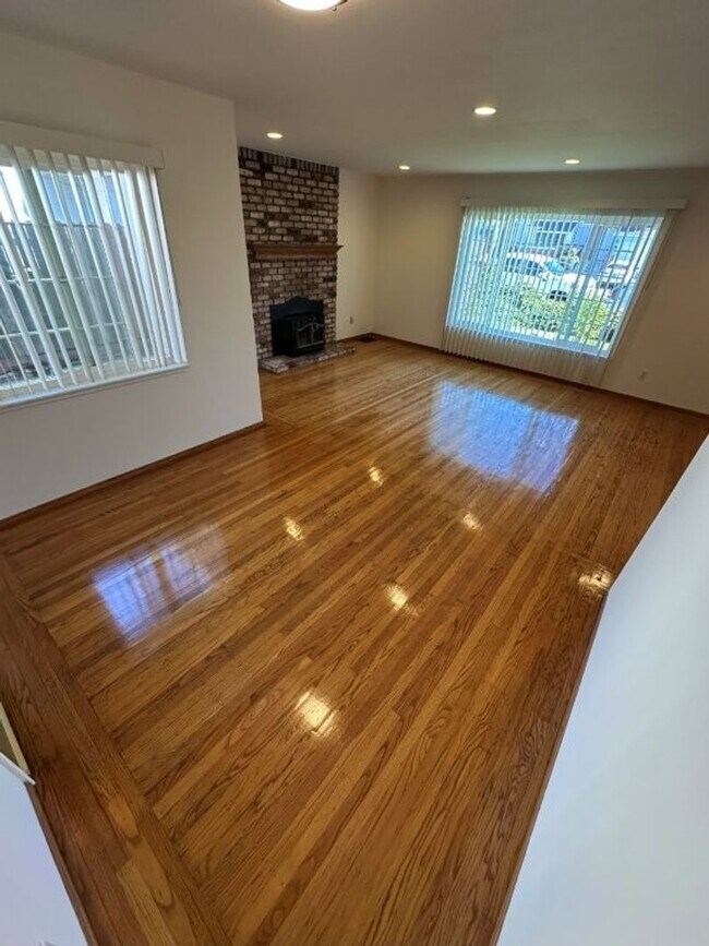 Building Photo - Nor Cal Realty, Inc. - 3 Bedroom 1.5  Bath with 2 car garage