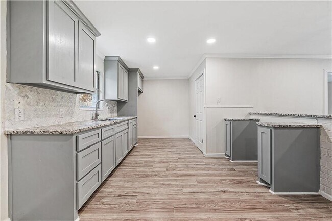 Foto del edificio - 4025 Hiland Dr