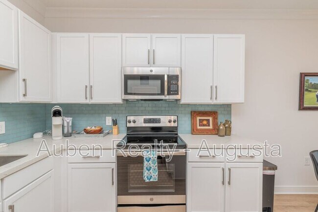 Foto del edificio - 111 Railroad Ave