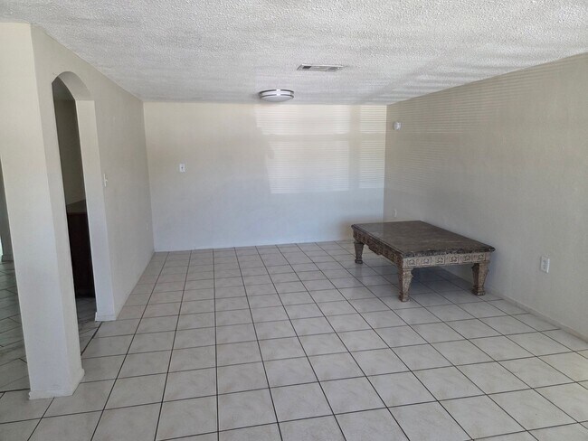 Foto del edificio - 9105 Hermitage Ln