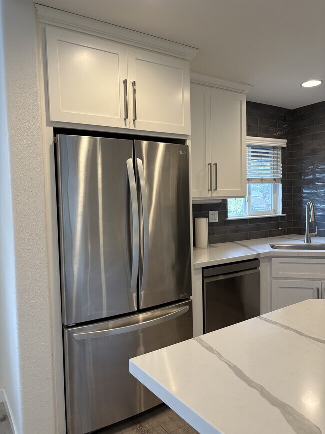 Foto del edificio - 4023 Bluff View Way