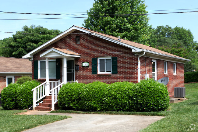 LaDeara Crest Apartments - Apartments in Winston-Salem, NC | Apartments.com