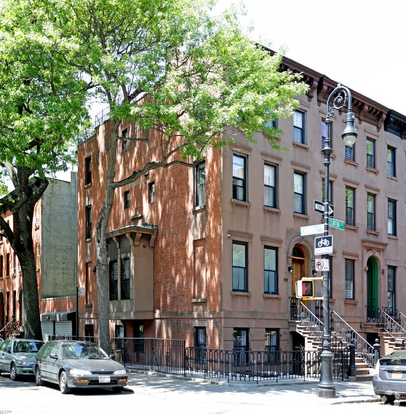 Primary Photo - 436 Clinton St