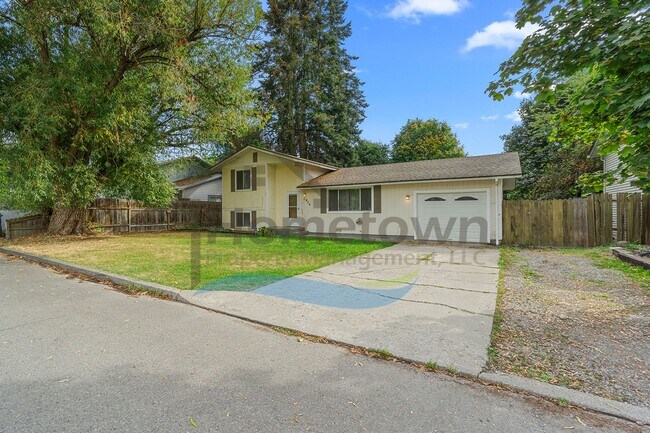 Building Photo - 3 Bedroom 2 Bathroom Home with Attached Ga...
